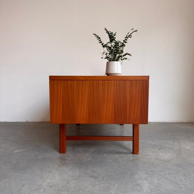 
                  
                    Deens design bureau Omann Jun - twee zijdig - LOUI.STORE
                  
                