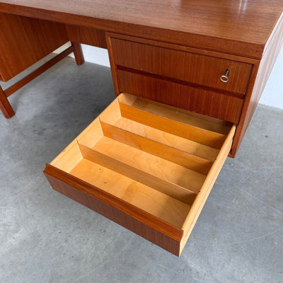 
                  
                    Deens design bureau Omann Jun - twee zijdig - LOUI.STORE
                  
                