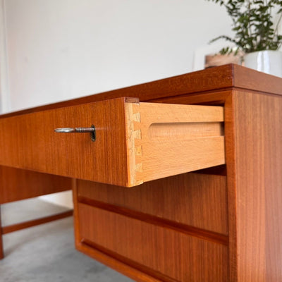 
                  
                    Deens design bureau Omann Jun - twee zijdig - LOUI.STORE
                  
                