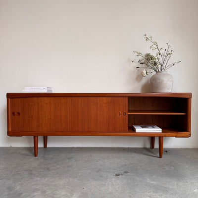 Deens design sideboard H.W. Klein teak - LOUI.STORE