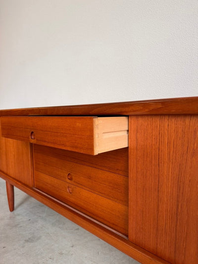 
                  
                    Deens design sideboard H.W. Klein teak - LOUI.STORE
                  
                