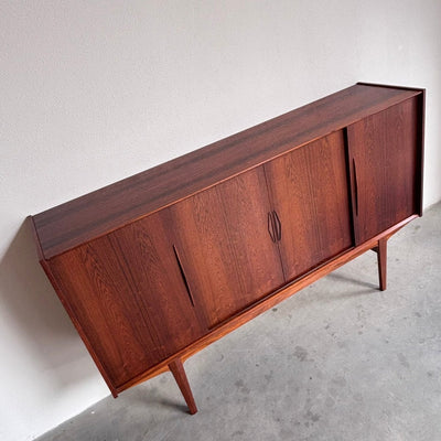 
                  
                    Deens palissander highboard Farsø Stolefabrik - LOUI
                  
                