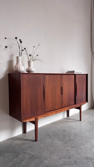 
                  
                    Deens palissander highboard Farsø Stolefabrik - LOUI
                  
                