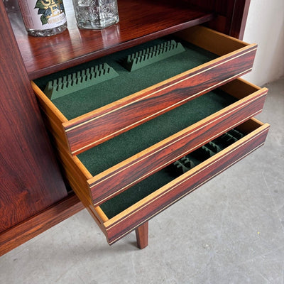 
                  
                    Deens palissander highboard Farsø Stolefabrik - LOUI
                  
                