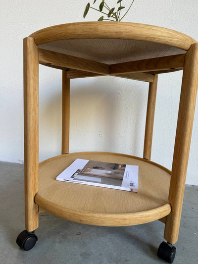 
                  
                    Deense bijzettafel rond eiken - LOUI.STORE
                  
                