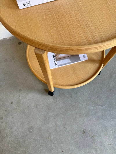 
                  
                    Deense bijzettafel rond eiken - LOUI.STORE
                  
                