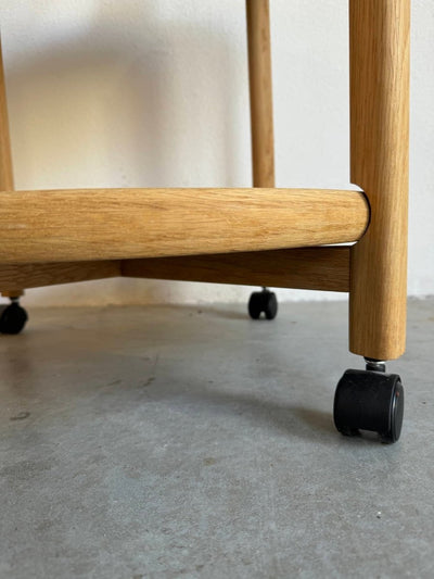 
                  
                    Deense bijzettafel rond eiken - LOUI.STORE
                  
                