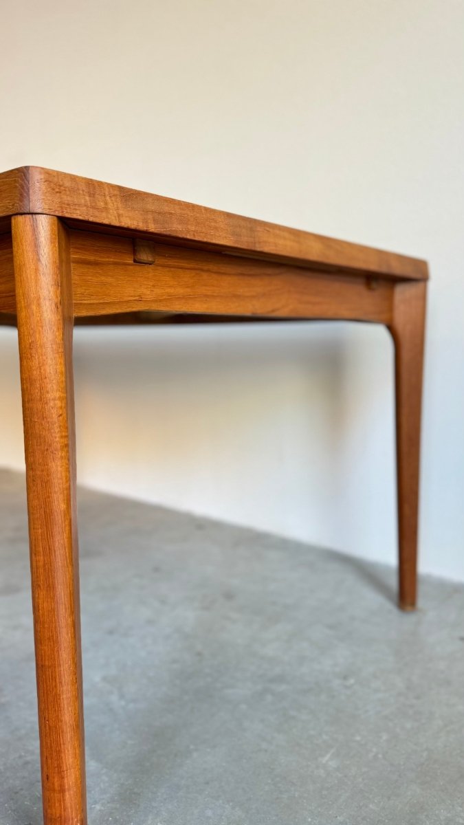 
                  
                    Deense eettafel Henning Kjaernulf teak - LOUI.STORE
                  
                