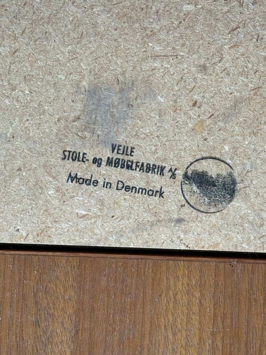 
                  
                    Deense eettafel Henning Kjaernulf teak - LOUI.STORE
                  
                