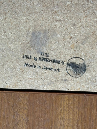 
                  
                    Deense eettafel Henning Kjaernulf teak - LOUI.STORE
                  
                