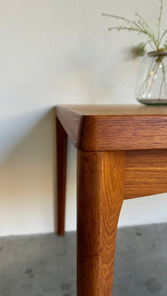 
                  
                    Deense eettafel Henning Kjaernulf teak - LOUI.STORE
                  
                