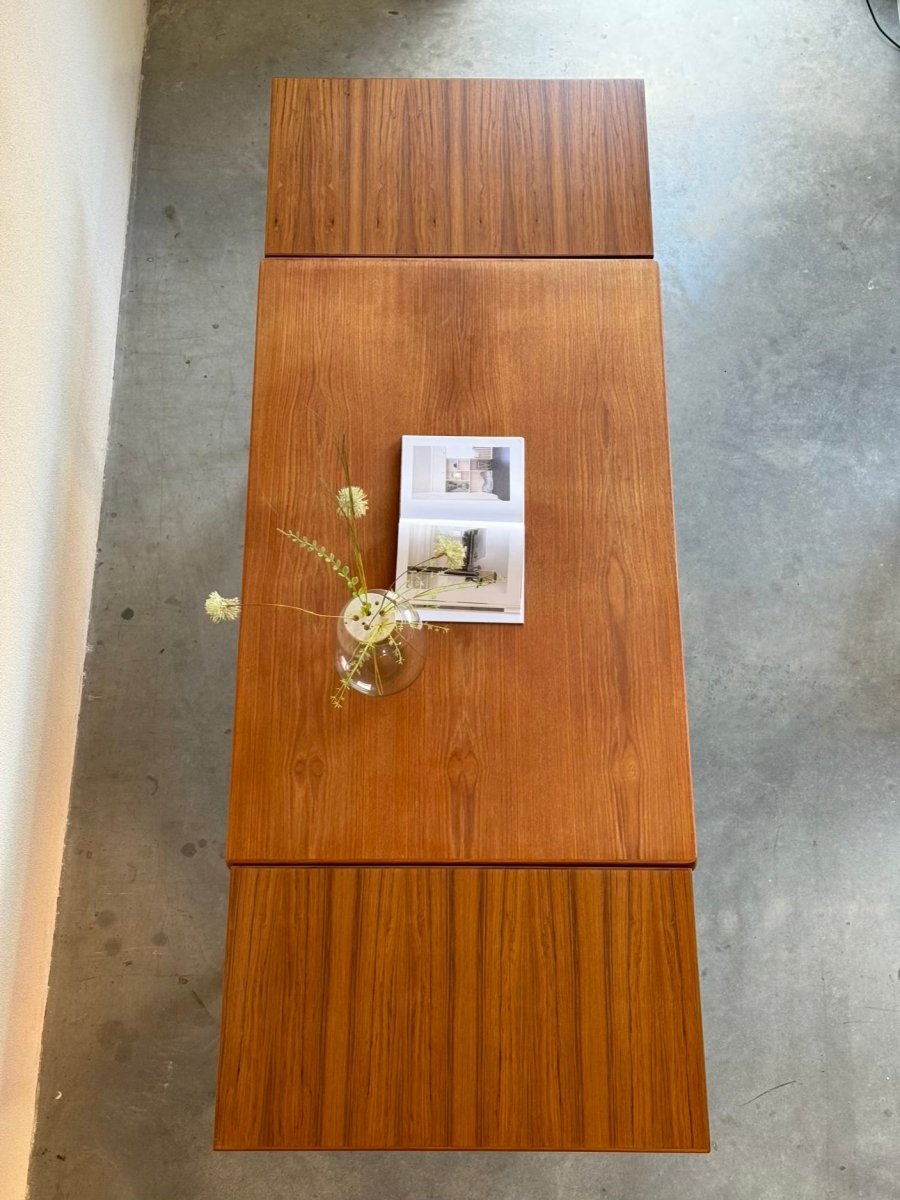 
                  
                    Deense eettafel Henning Kjaernulf teak - LOUI.STORE
                  
                
