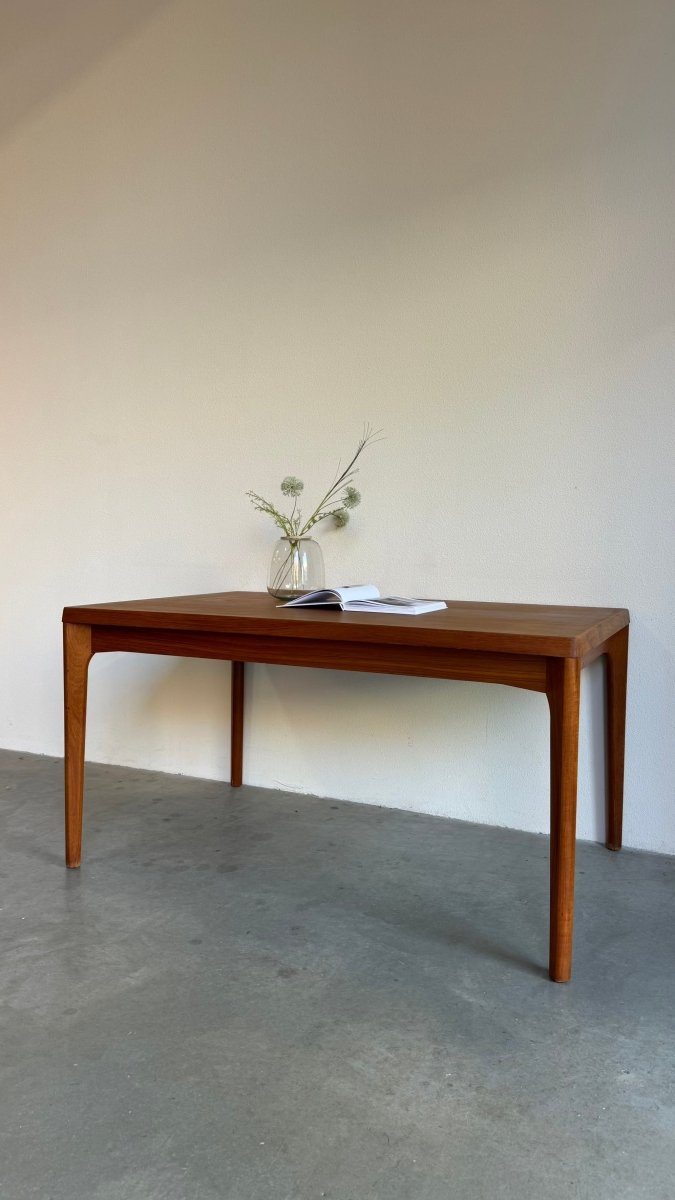 
                  
                    Deense eettafel Henning Kjaernulf teak - LOUI.STORE
                  
                