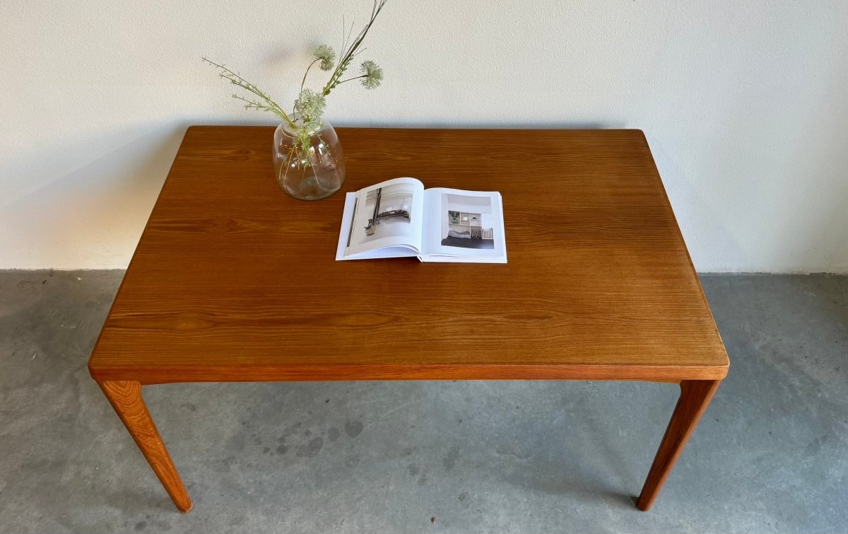 
                  
                    Deense eettafel Henning Kjaernulf teak - LOUI.STORE
                  
                