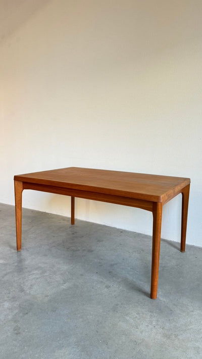 
                  
                    Deense eettafel Henning Kjaernulf teak - LOUI.STORE
                  
                