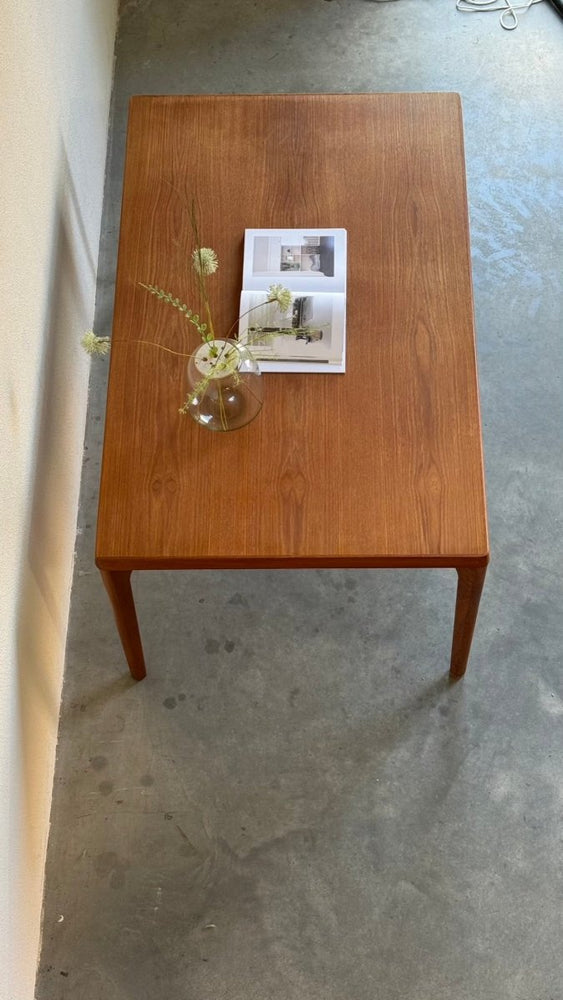 
                  
                    Deense eettafel Henning Kjaernulf teak - LOUI.STORE
                  
                