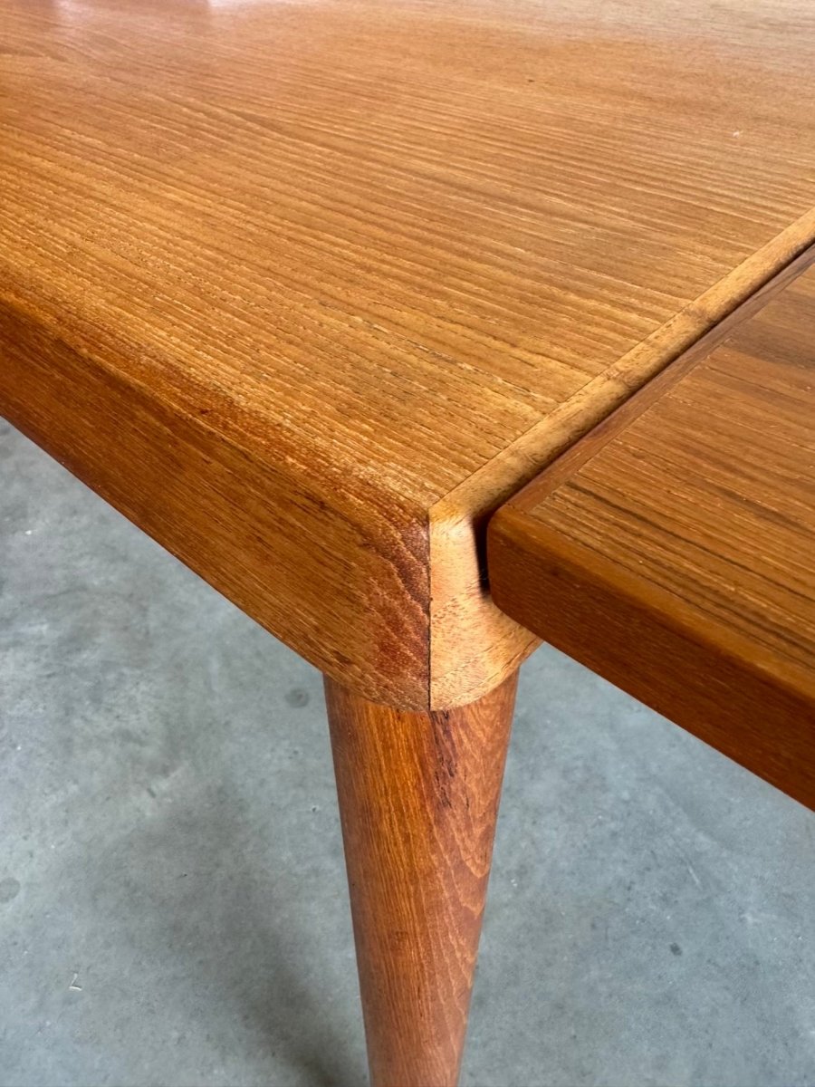 
                  
                    Deense eettafel Henning Kjaernulf teak - LOUI.STORE
                  
                