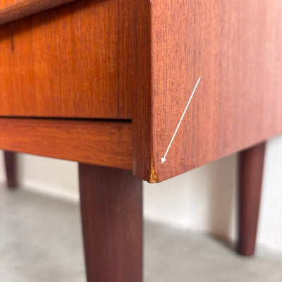 
                  
                    Deense ladekast 6* teak met speervormige handgreep - LOUI
                  
                