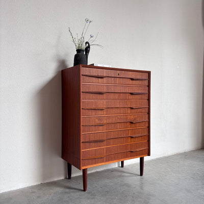 
                  
                    Deense ladekast 6* teak met speervormige handgreep - LOUI
                  
                