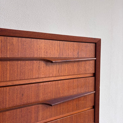Deense ladekast 6* teak met speervormige handgreep - LOUI
