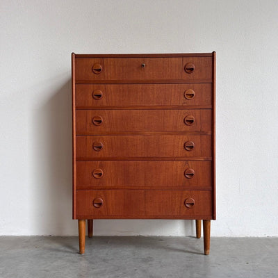 
                  
                    Deense ladekast 6* teak ronde greepjes - LOUI
                  
                