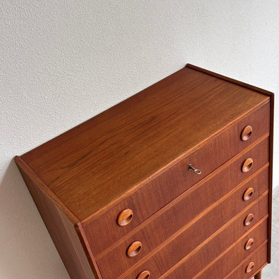 
                  
                    Deense ladekast 6* teak ronde greepjes - LOUI
                  
                