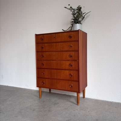 
                  
                    Deense ladekast 6* teak ronde greepjes - LOUI
                  
                