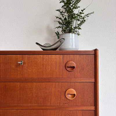 
                  
                    Deense ladekast 6* teak ronde greepjes - LOUI
                  
                