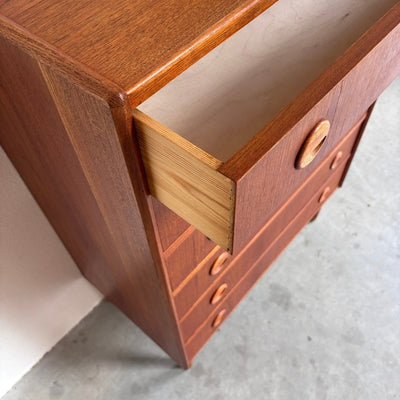 
                  
                    Deense ladekast 6* teak ronde greepjes - LOUI
                  
                