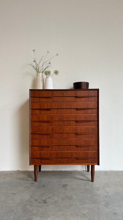 
                  
                    Deense ladekast 6* teak - vleugel handgrepen J.G. Møbler - LOUI.STORE
                  
                