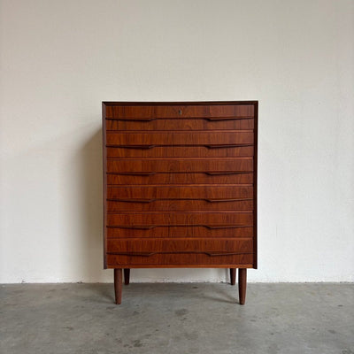 
                  
                    Deense ladekast 6* teak - vleugel handgrepen J.G. Møbler - LOUI.STORE
                  
                