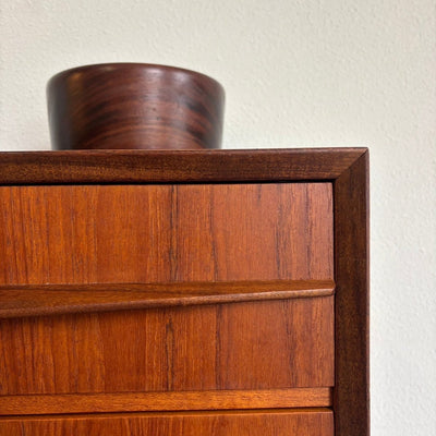 
                  
                    Deense ladekast 6* teak - vleugel handgrepen J.G. Møbler - LOUI.STORE
                  
                