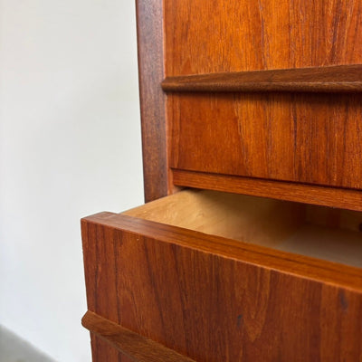 
                  
                    Deense ladekast 6* teak - vleugel handgrepen J.G. Møbler - LOUI.STORE
                  
                