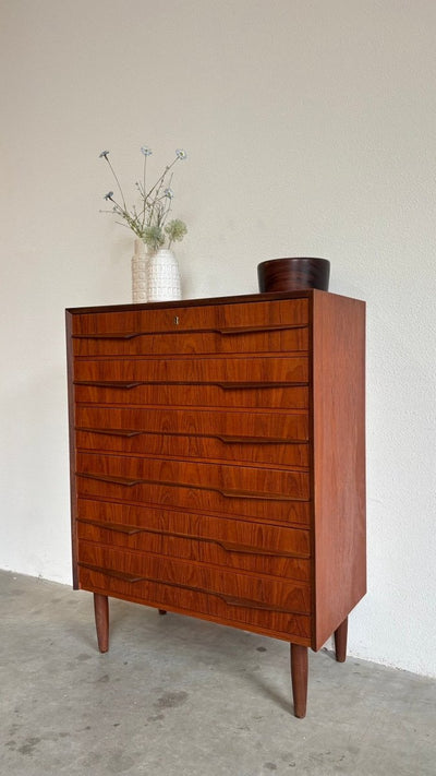 
                  
                    Deense ladekast 6* teak - vleugel handgrepen J.G. Møbler - LOUI.STORE
                  
                