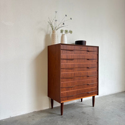 
                  
                    Deense ladekast 6* teak - vleugel handgrepen J.G. Møbler - LOUI.STORE
                  
                