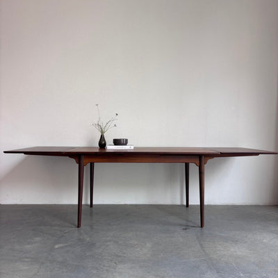 
                  
                    Deense Omann Jun uitschuifbare eettafel (model 54) in palissander - LOUI
                  
                
