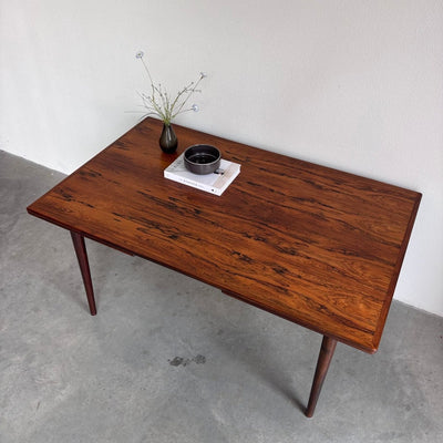 
                  
                    Deense Omann Jun uitschuifbare eettafel (model 54) in palissander - LOUI
                  
                