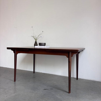 
                  
                    Deense Omann Jun uitschuifbare eettafel (model 54) in palissander - LOUI
                  
                