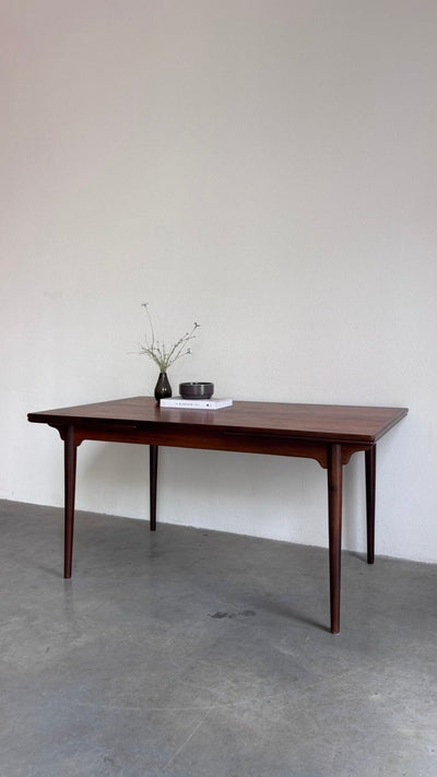 
                  
                    Deense Omann Jun uitschuifbare eettafel (model 54) in palissander - LOUI
                  
                