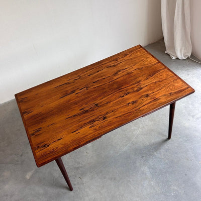 
                  
                    Deense Omann Jun uitschuifbare eettafel (model 54) in palissander - LOUI
                  
                