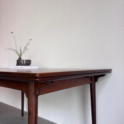 
                  
                    Deense Omann Jun uitschuifbare eettafel (model 54) in palissander - LOUI
                  
                