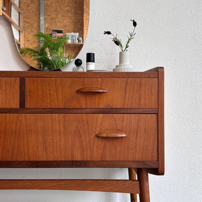 
                  
                    Deense vintage kaptafel - ladekast teak - LOUI
                  
                