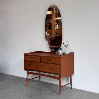 
                  
                    Deense vintage kaptafel - ladekast teak - LOUI
                  
                