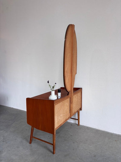 
                  
                    Deense vintage kaptafel - ladekast teak - LOUI
                  
                