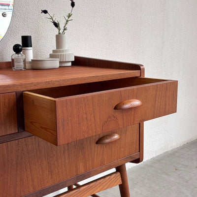 
                  
                    Deense vintage kaptafel - ladekast teak - LOUI
                  
                