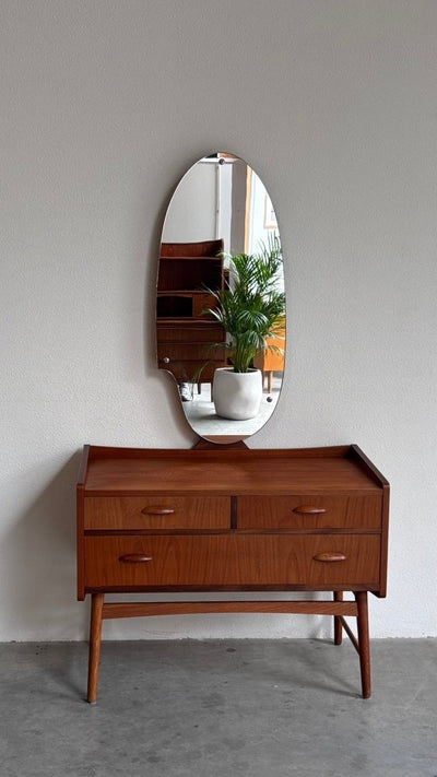 
                  
                    Deense vintage kaptafel - ladekast teak - LOUI
                  
                