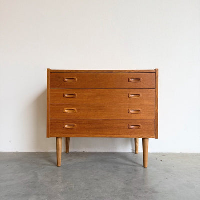 
                  
                    Deense vintage ladekast 4*in eiken - LOUI
                  
                