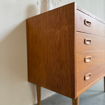 
                  
                    Deense vintage ladekast 4*in eiken - LOUI
                  
                