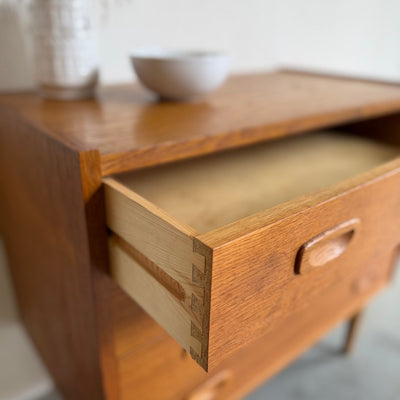 
                  
                    Deense vintage ladekast 4*in eiken - LOUI
                  
                