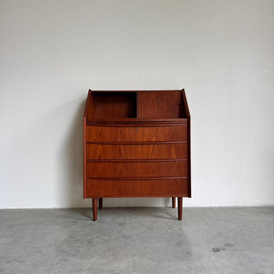 
                  
                    Deense vintage secretaire met klapspiegel in teak - LOUI
                  
                